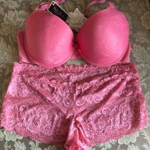 Delta Burke Plus Size Bra & Panty Set - Size 40D/2X